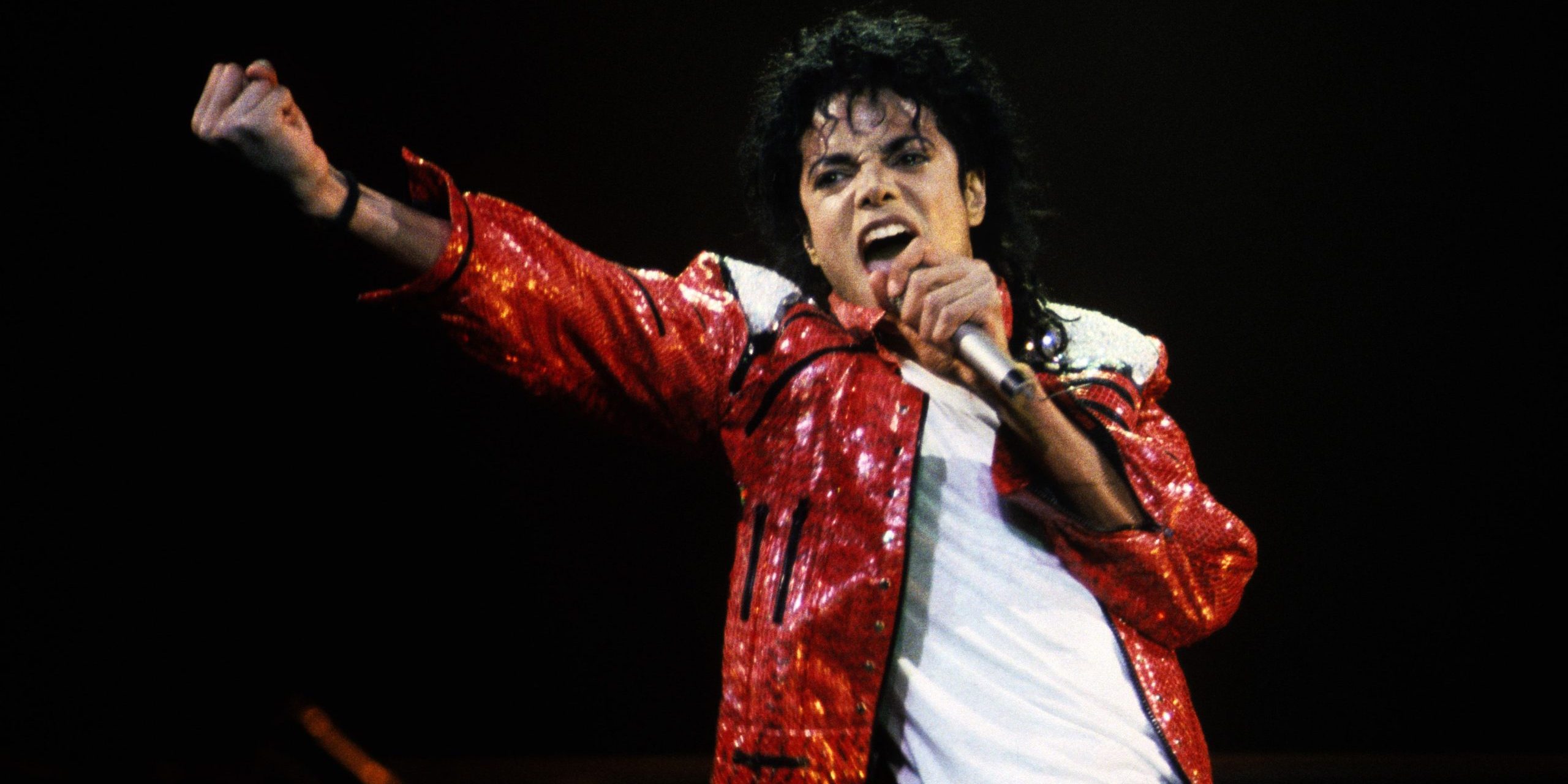michael-jackson-performs-in-concert-circa-1986-news-photo-1680813884