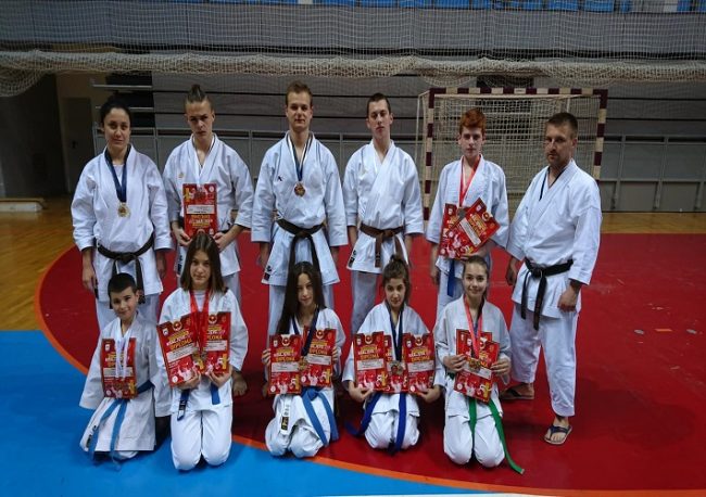 7557b15d39f0f4403460174b3a48b1fe_XL