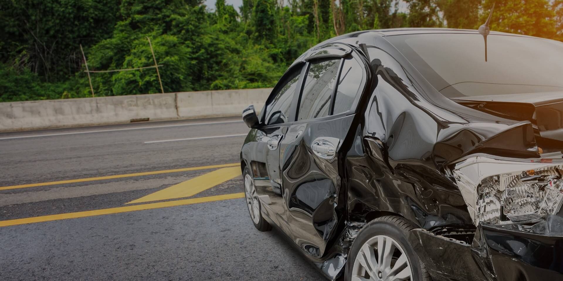 car-crash-accident-on-the-road-picture